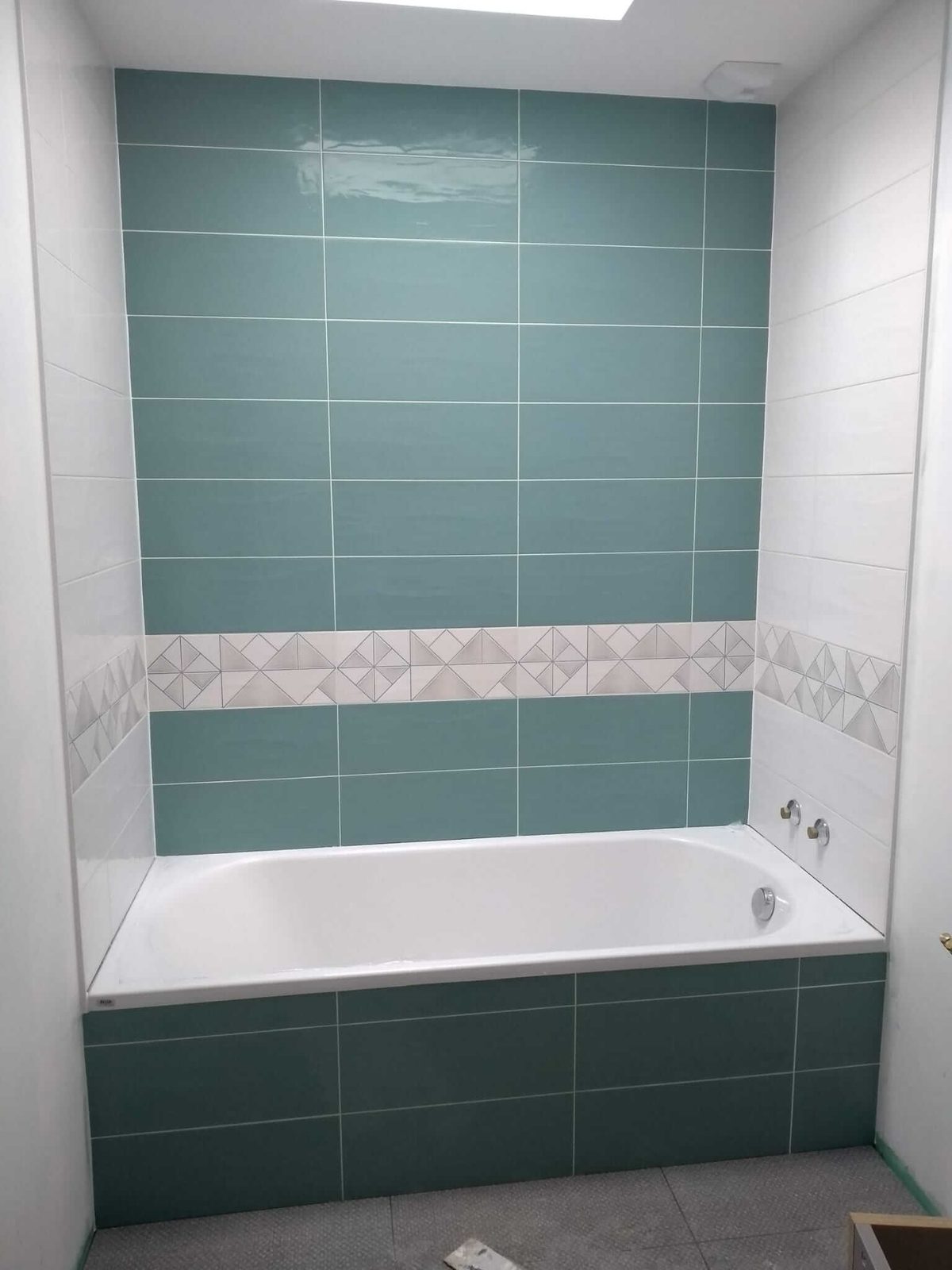 Faience sdb baignoire turquoise — BC Carré