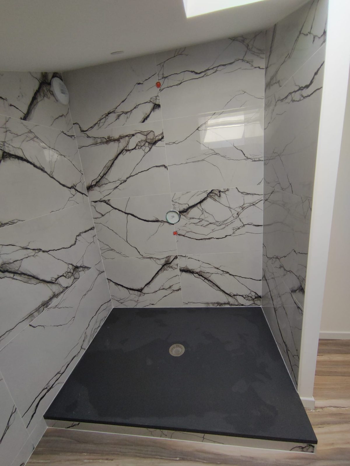 Pose de faïence murale — BC Carré