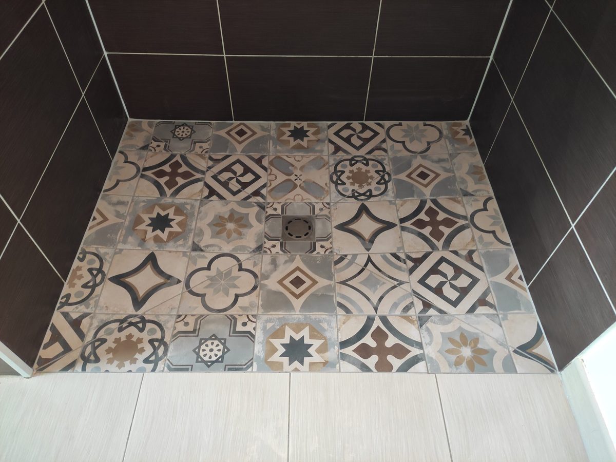 Sol douche carreaux de ciment motifs — BC Carré